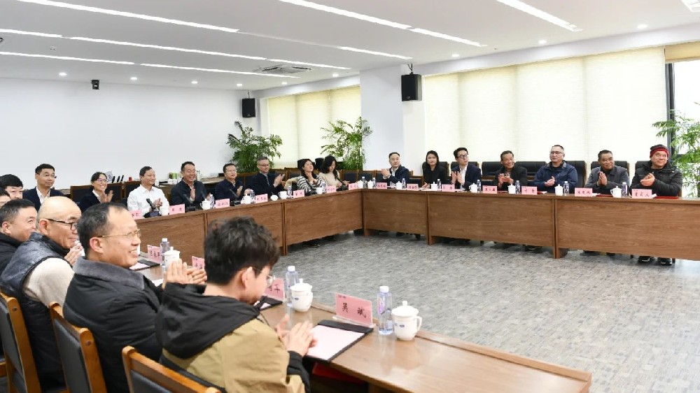 三方联动 暖“新”关怀——海上劳动关系三方座谈会暨慰问海员活动在江苏远洋举行