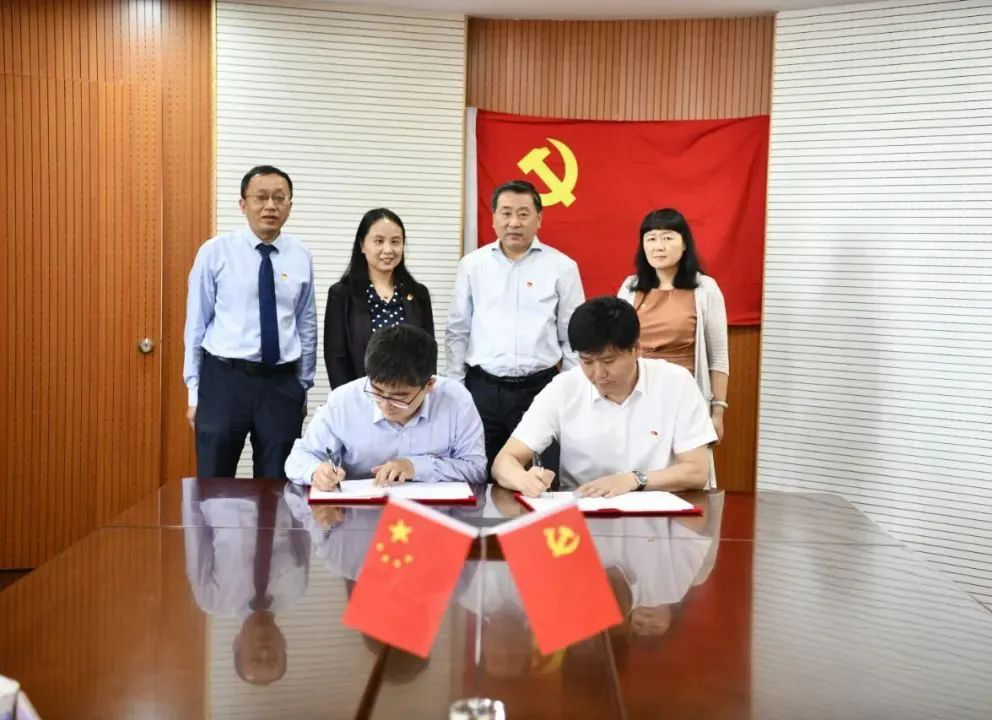 江苏远洋总部二支部与招商银行南京分行湖南路一支部结对共建