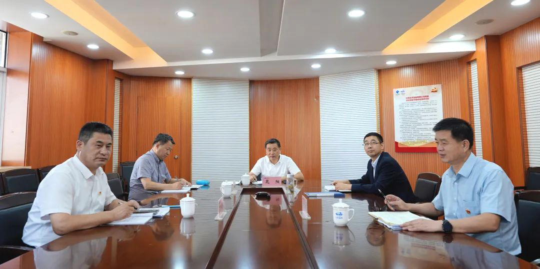 江苏远洋召开党委理论中心组(扩大)学习会议,专题学习研讨习近平总书记在省部级主要领导干部专题研讨班上的重要讲话精神