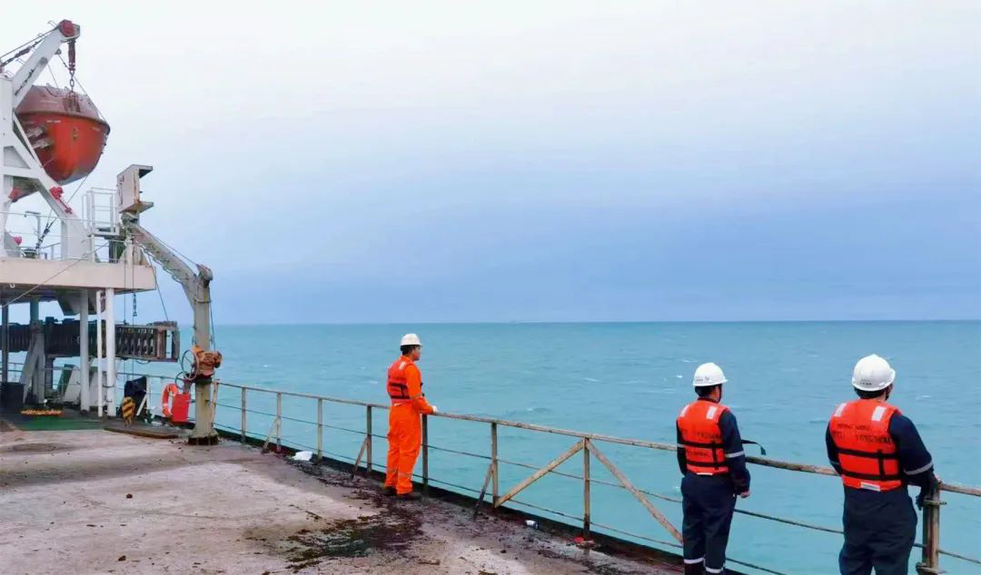 “江远扬州”轮协助救援漳州海上遇险者