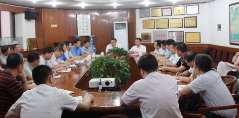 公司召开党委中心组学习扩大会议