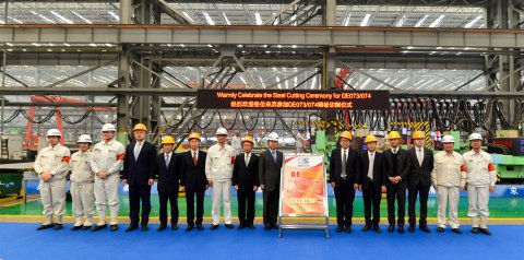 公司投资建造的2艘6.1万吨超灵便型散货船在大连举行开工仪式