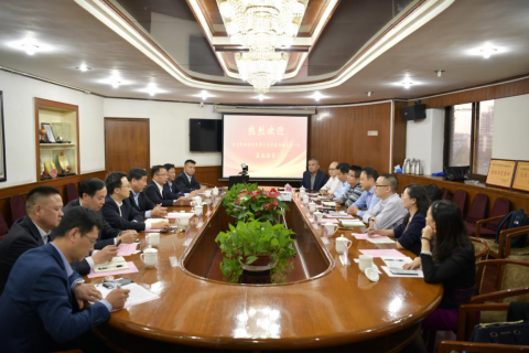 民生轮船车德西副总裁一行来江苏远洋进行合作交流洽谈