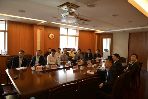 平安产险来公司进行业务交流