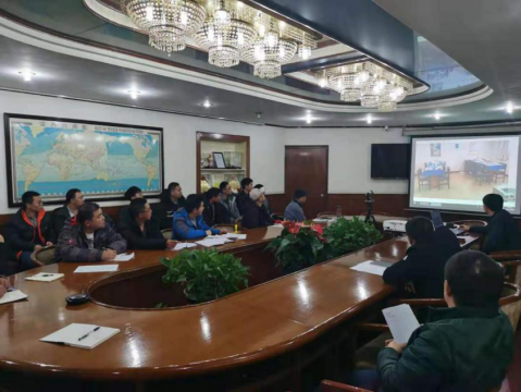 远盛公司对外派“银鹰”轮接船船员进行上船前培训
