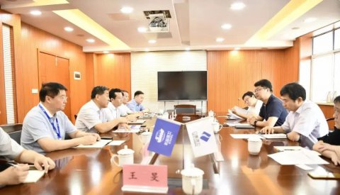 中国长江航运集团张雅一行来访交流