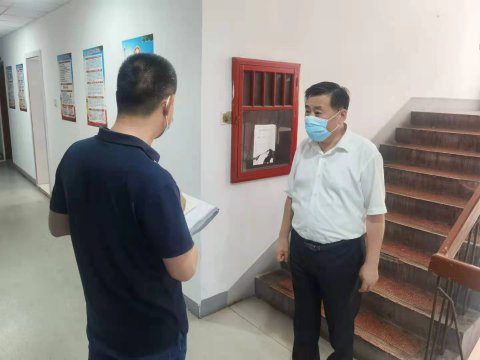 晁阳突击检查疫情防控工作落实情况