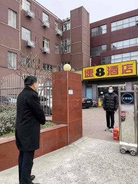 暖心慰问共筑防线——晁阳带队慰问国际船代专班人员