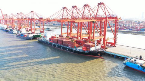 江苏远洋所属太仓海运首次实现香港籍船舶自引自靠